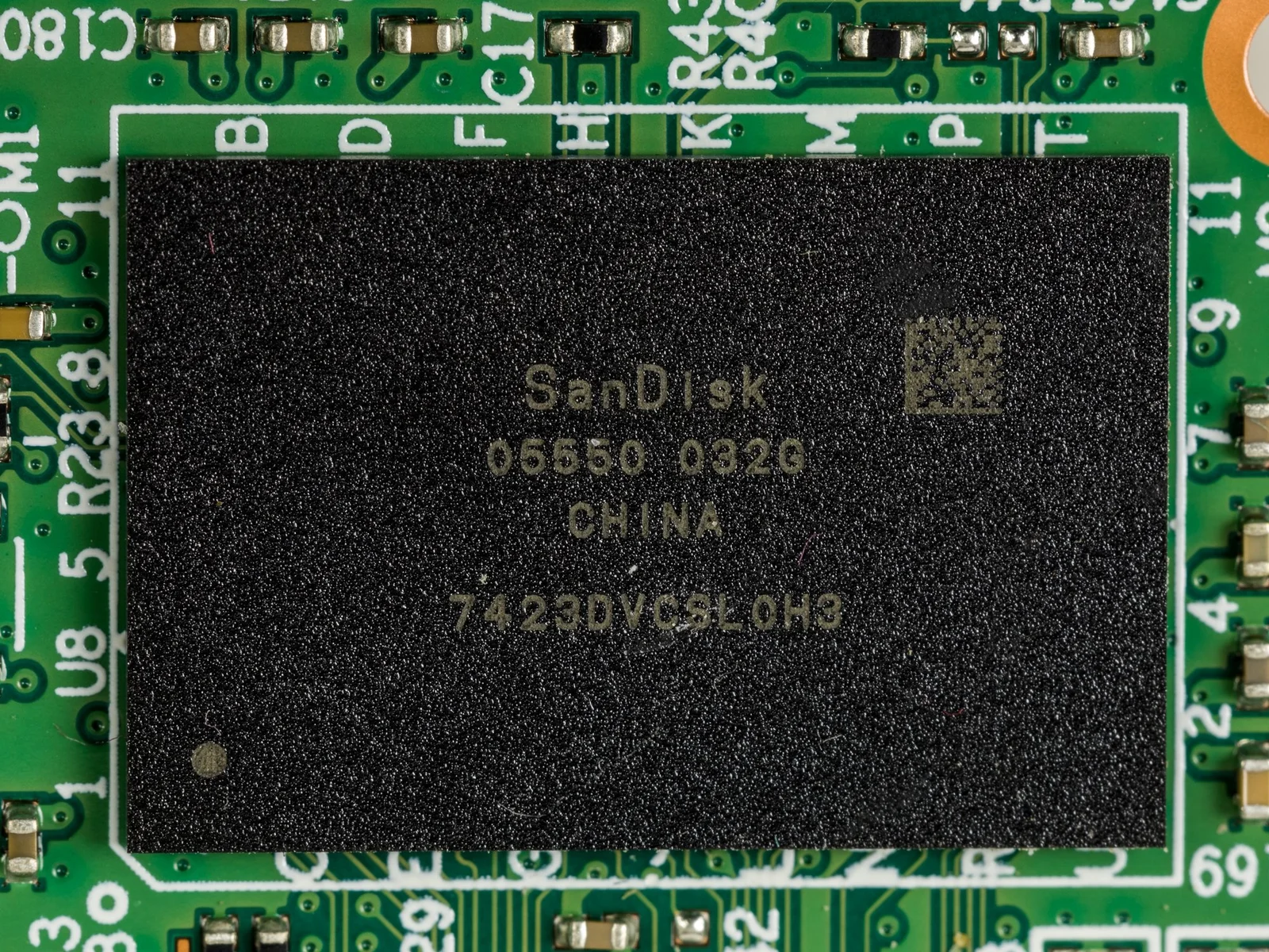 Real photo of NAND Flash dies on the PCB inside a SanDisk SSD