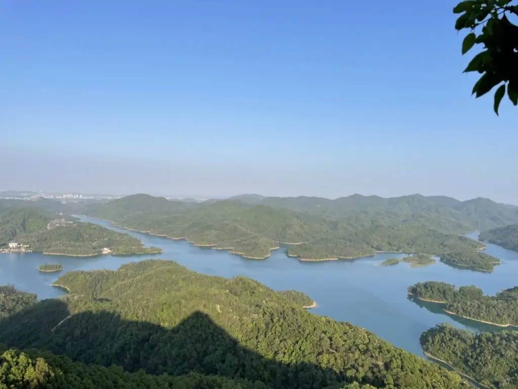 狮头山顶俯瞰小千岛湖
